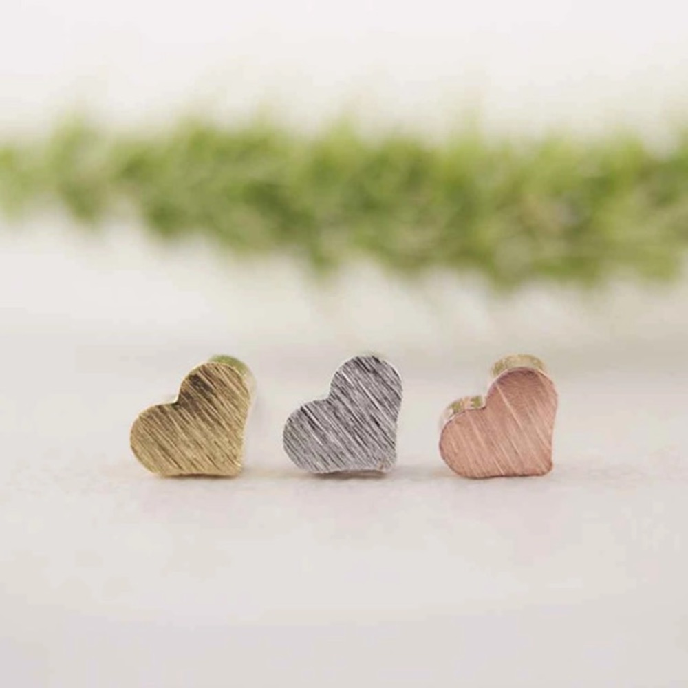 NEW๐๐TINY๐๐GOLDEN๐๐๐ROSE๐๐HEARTS๐๐STUDS - Picture 3 of 7